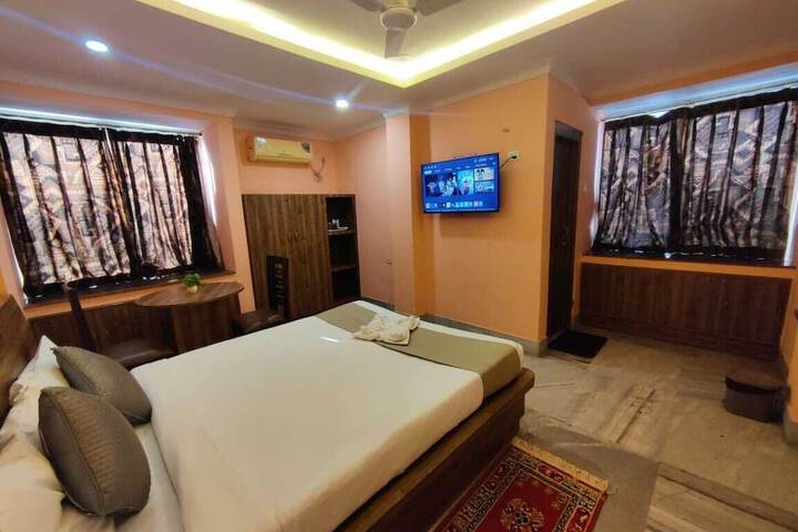 Room 4 of 18
