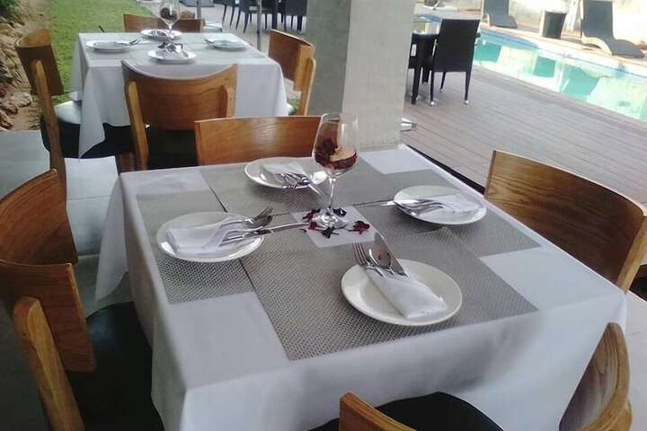 Dining 38 of 49