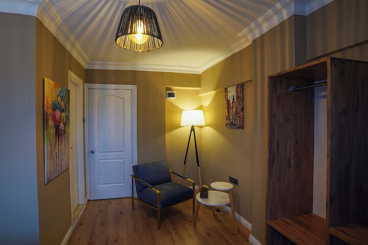 Room 15 of 37