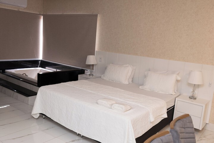 Room 2 of 35