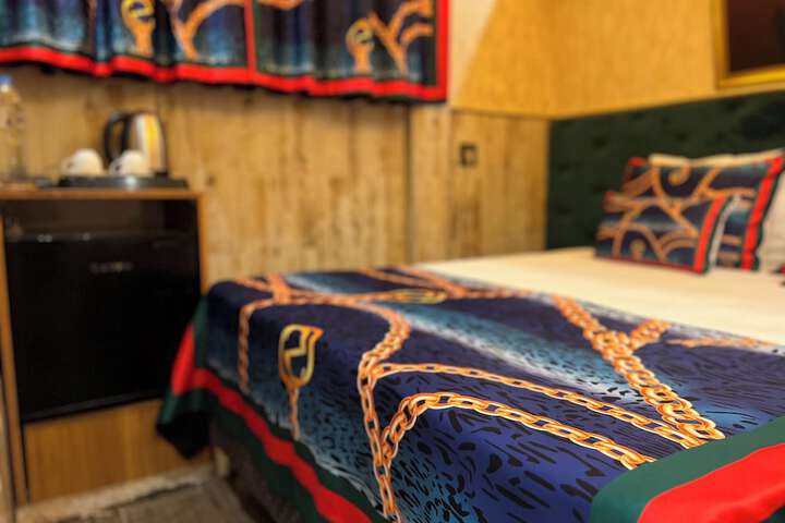 Room 23 of 170