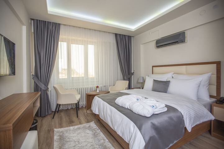 Room 10 of 33