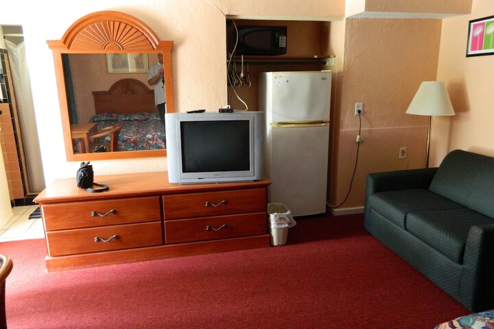 Room 3 of 7