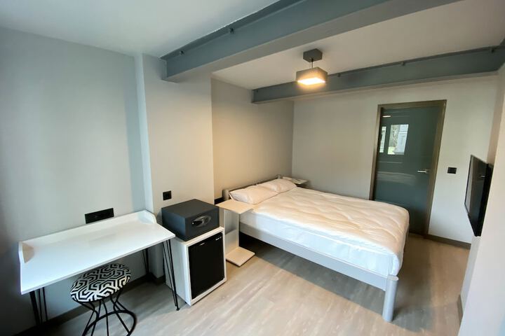 Room 4 of 20