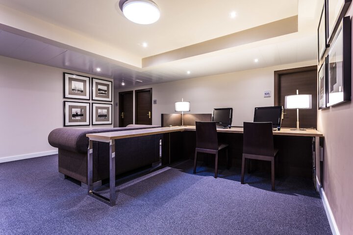 Business Center 42 of 46