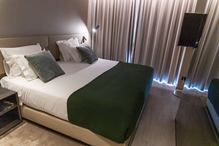 Room 6 of 34