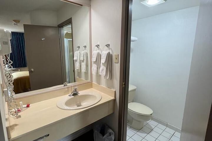 Room 14 of 28