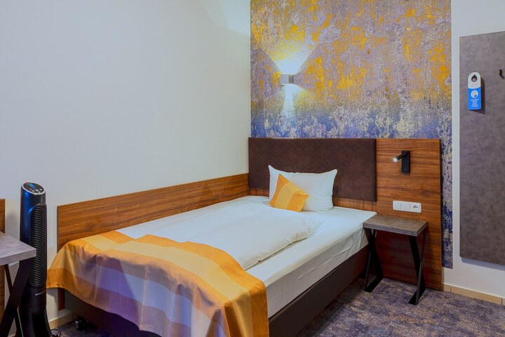 Room 17 of 35