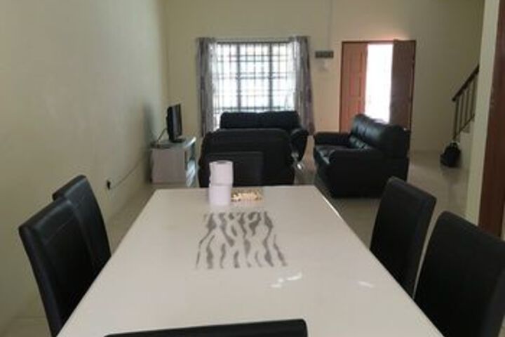 Room 9 of 12