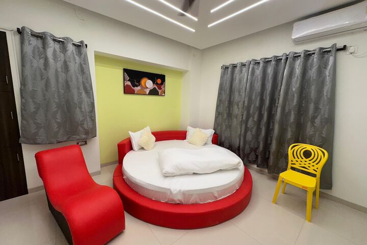 Room 13 of 27