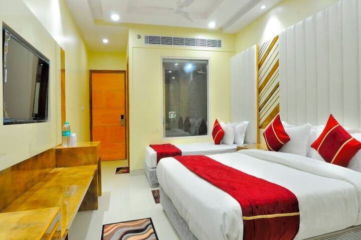 Room 3 of 9
