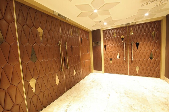 Ballroom/Hall 44 of 82