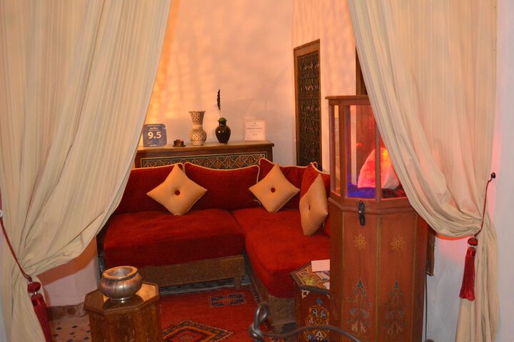 Lounge 84 of 107