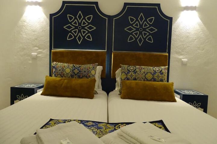 Room 13 of 32