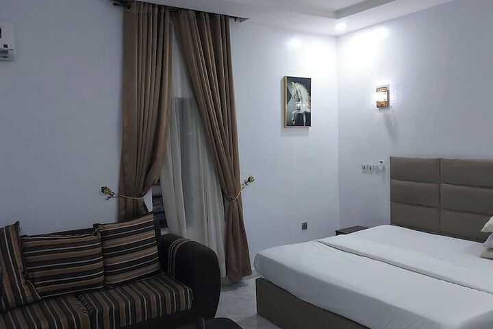Room 8 of 27
