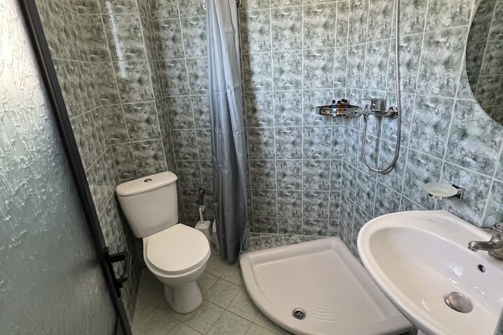 Room 71 of 98