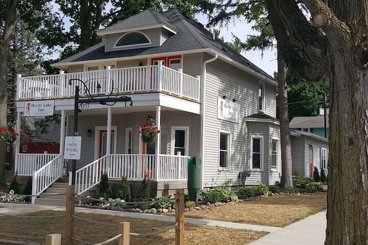 Devils Lake Inn