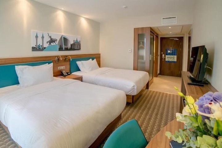 Room 9 of 37