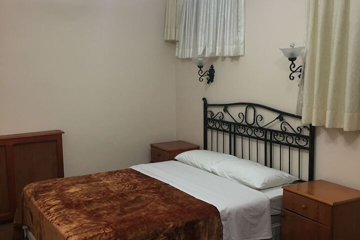 Room 10 of 30