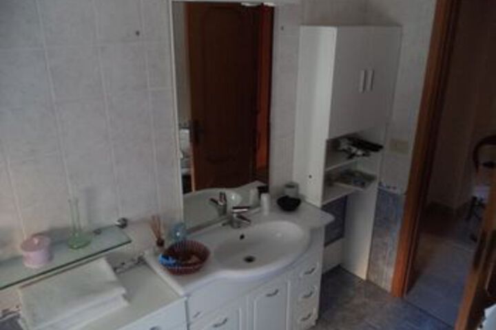 Room 4 of 52