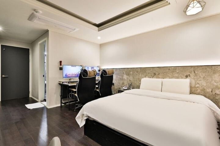 Room 27 of 44