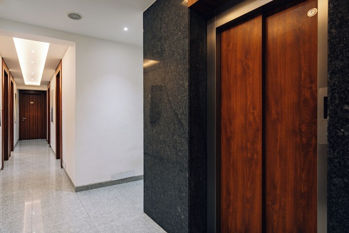 Ballroom/Hall 80 of 90