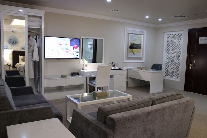 Room 52 of 104