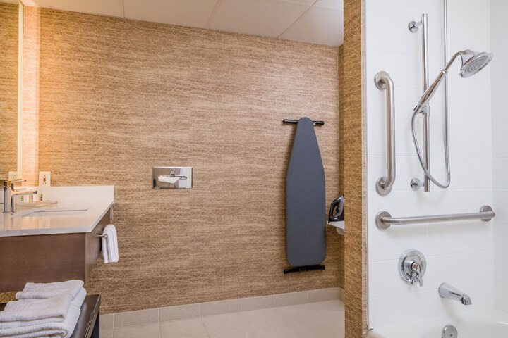 1 King Mobility Accessible Tub (3 of 13)