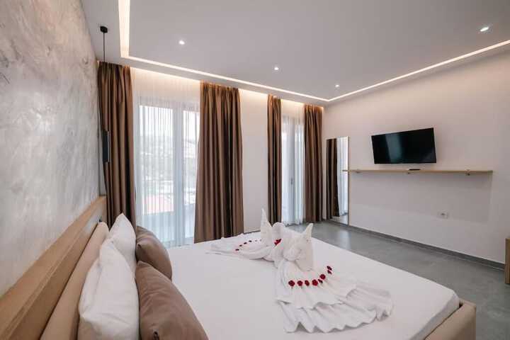 Room 6 of 35