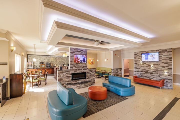 Lobby lounge