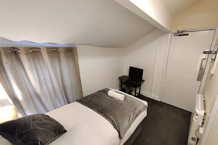Room 14 of 38