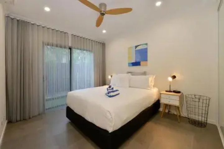 Room 6 of 25