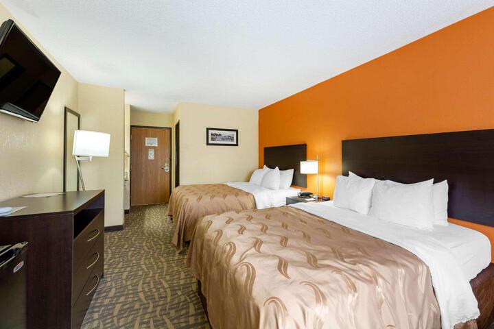 1 Queen Bed (1 of 8)