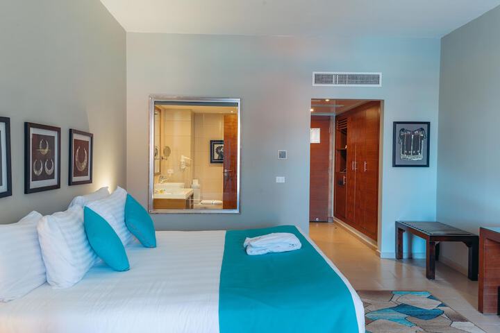 Room 25 of 76