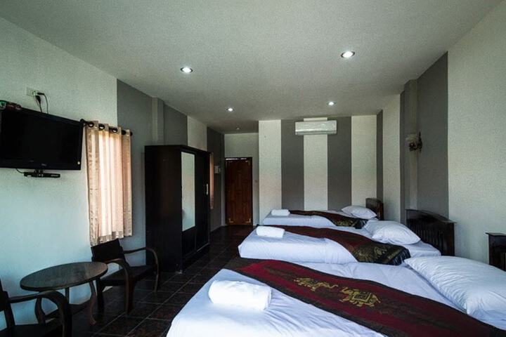 Room 4 of 63