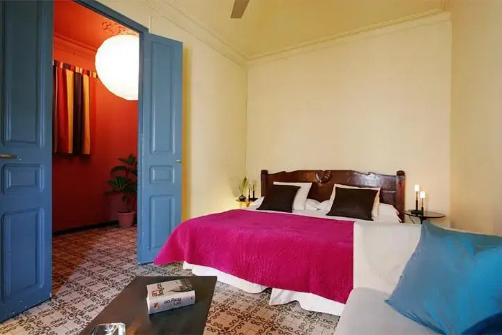 Room 4 of 9