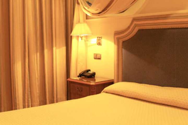 Room 9 of 31