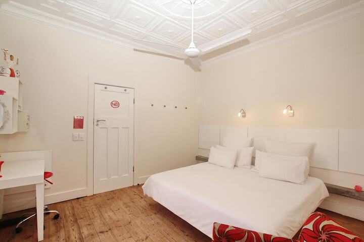 Room 7 of 28
