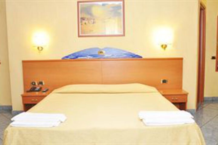 Room 13 of 25