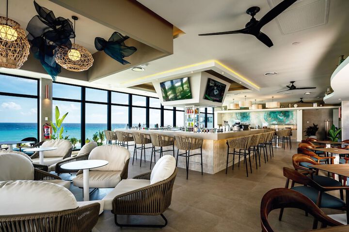 Lounge 120 of 135
