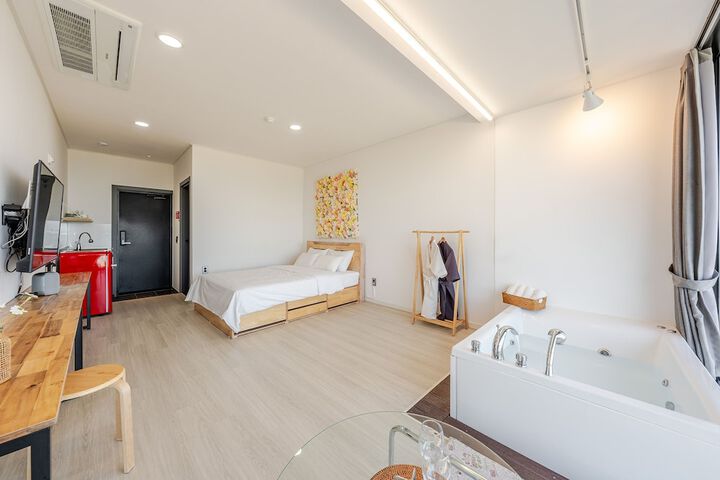 Room 25 of 109
