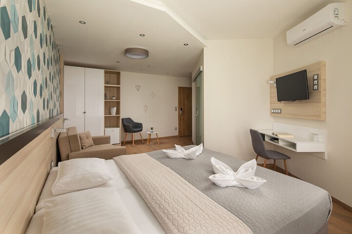 Room 16 of 48