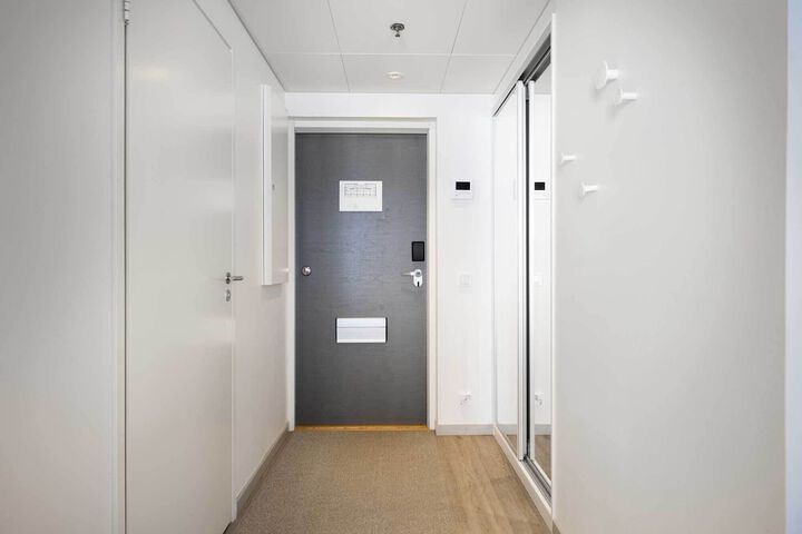 Room 8 of 76