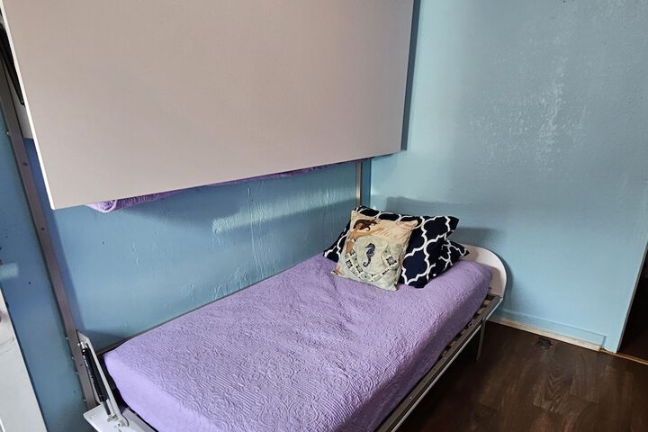 Room 43 of 222