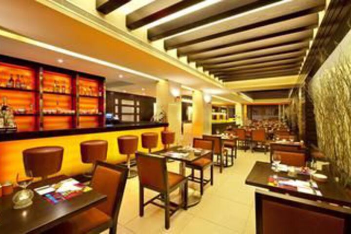 Dining 55 of 56