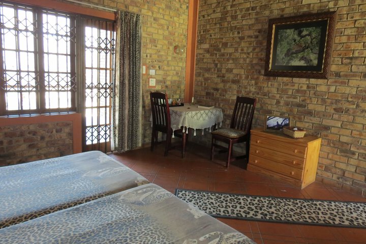 Room 8 of 34