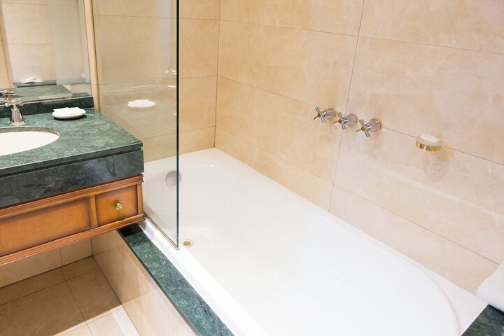 Room 21 of 34