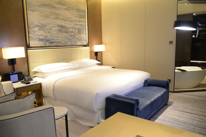 Room 18 of 107