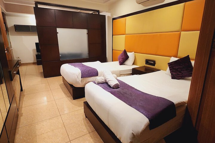 Room 5 of 28
