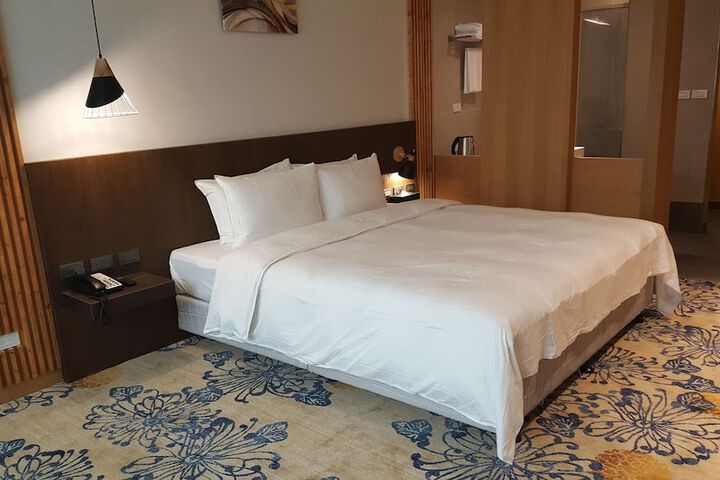 Room 10 of 42